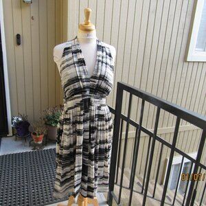 #755  NEW WOMAN'S BLACK/WHITE PATTERNED DRESS BY CALVIN KLEIN  (SIZE 14)